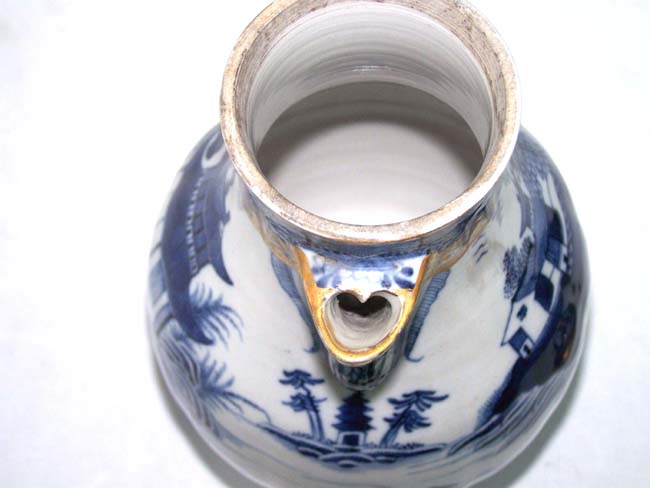 A Fine and Rare 18th century Chinese Export Porcelain 'Imperial Nanking' Chocolate Pot circa 1780. — image 4